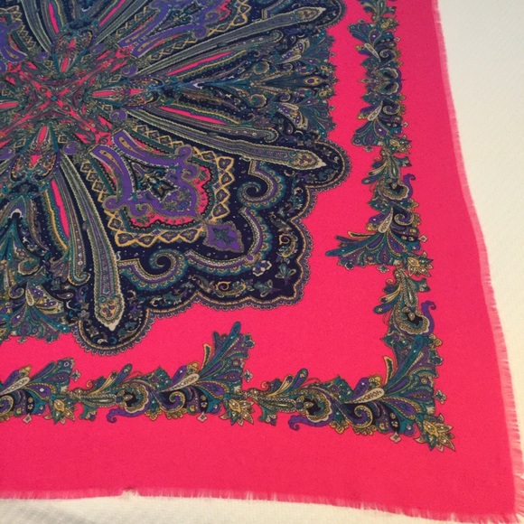 Luca Castellani Scarf   44” by 44” - Picture 5 of 8